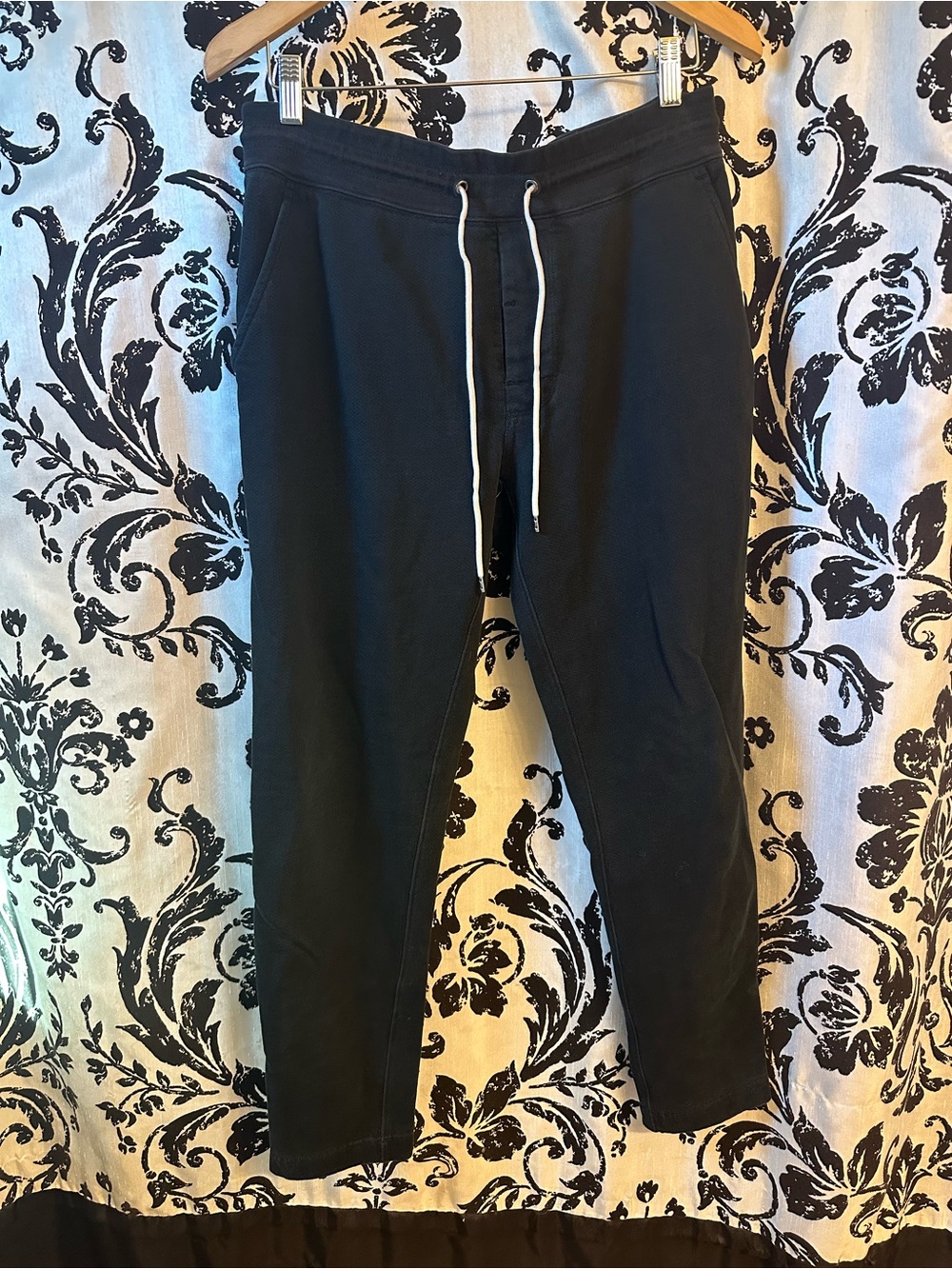 Men’s Club Monaco Pants Taper Fit Black Joggers Size Medium